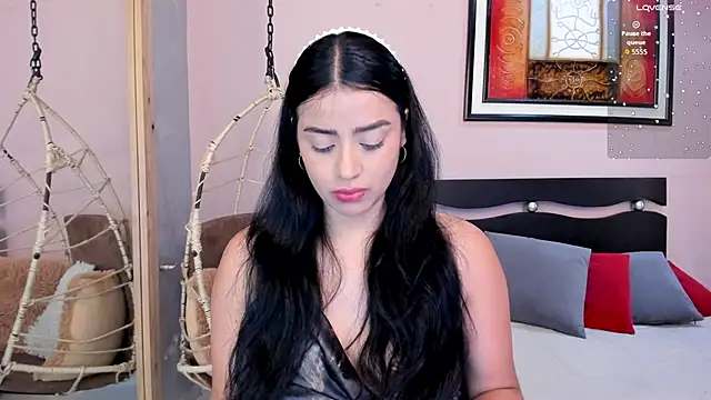 Paula Desousa online show from 6, 11, 2025