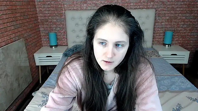 Holliy Cooper online show from 7, 2, 2025