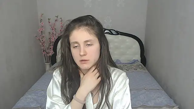 Holliy Cooper online show from 19, 2, 2025