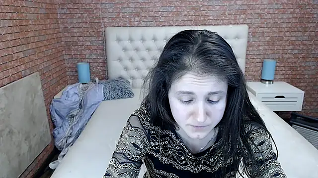 Holliy Cooper online show from 10, 3, 2025