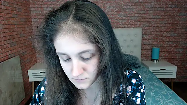 Holliy Cooper online show from 17, 3, 2025