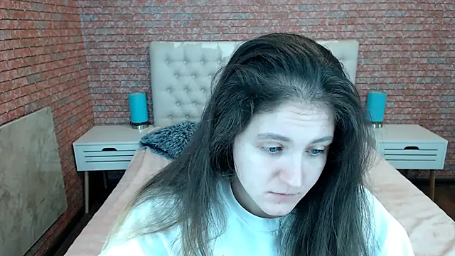 Holliy Cooper online show from 19, 11, 2025