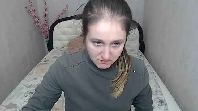 Holliy Cooper online show from 23, 4, 2026