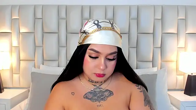 IsaaMoore online show from 6, 2, 2025