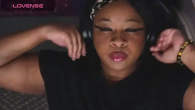 temptressbeauty24 online show from 6, 12, 2024