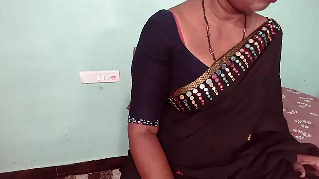 Snapshot of shrutitelugu69 chatting on 1, 6, 2026 shrutitelugu69 online show from 1, 6, 2026