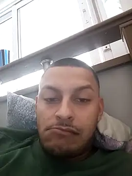 Snapshot of emrehliug12 chatting on 29, 10, 2025 emrehliug12 online show from 29, 10, 2025