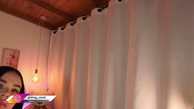 Snapshot of amelie_gonzalez chatting on 27, 9, 2025 amelie gonzalez online show from 27, 9, 2025