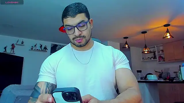 Snapshot of Michael_Diamond chatting on 19, 2, 2025 Michael Diamond online show from 19, 2, 2025