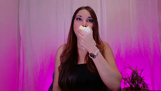 Snapshot of DivineLynn chatting on 20, 1, 2025 DivineLynn online show from 20, 1, 2025