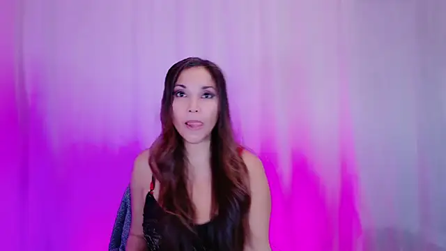 Snapshot of DivineLynn chatting on 2, 2, 2025 DivineLynn online show from 2, 2, 2025