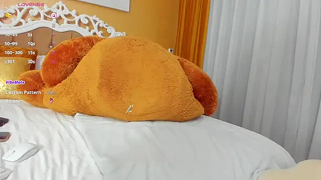 GoldenCaroline online show from 17, 10, 2025