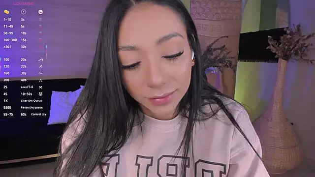 LizzHamilton   online show from 25, 9, 2025