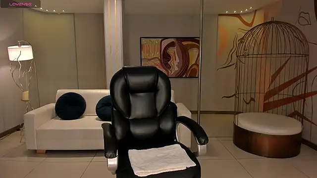 LizzHamilton   online show from 26, 11, 2025