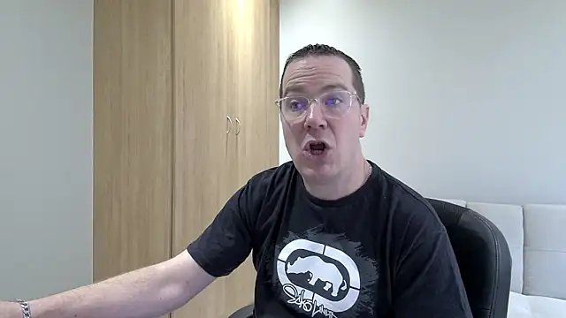 BrettJ81 online show from 18, 10, 2025