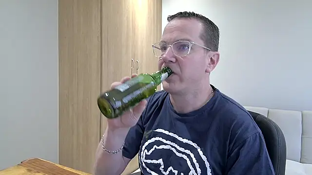 BrettJ81 online show from 22, 10, 2025