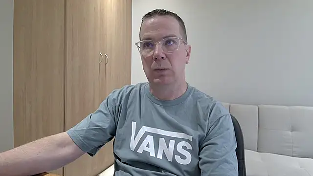 BrettJ81 online show from 4, 12, 2025