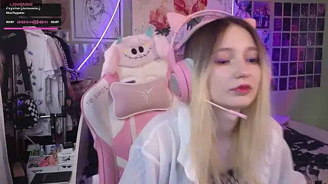 Evie Ro online show from 3, 3, 2025