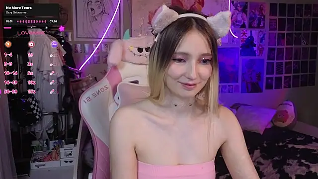 Evie Ro online show from 6, 3, 2025