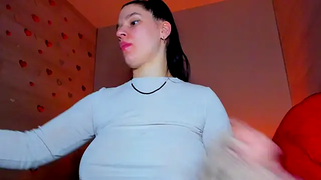 Laya Moon online show from 6, 2, 2026