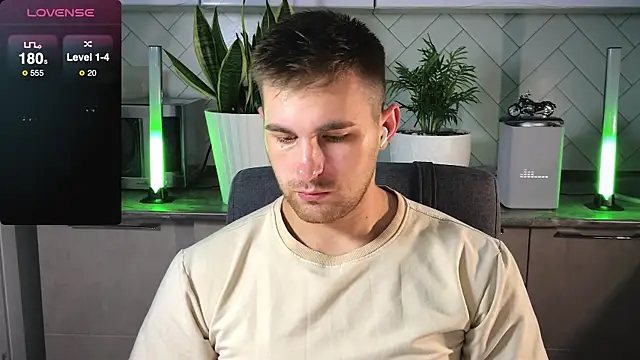 Snapshot of Sweeet__boy chatting on 31, 1, 2025 Sweeet boy online show from 31, 1, 2025