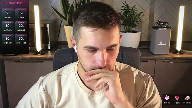 Snapshot of Sweeet__boy chatting on 1, 2, 2025 Sweeet boy online show from 1, 2, 2025