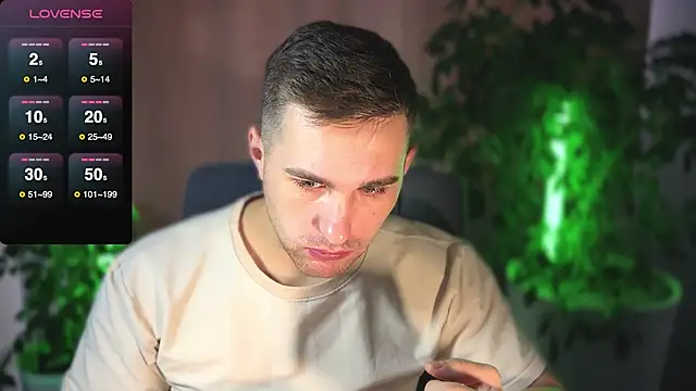 Snapshot of Sweeet__boy chatting on 4, 3, 2025 Sweeet boy online show from 4, 3, 2025