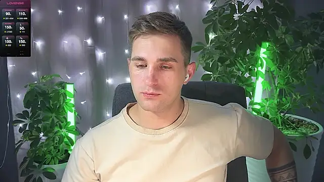 Snapshot of Sweeet__boy chatting on 8, 3, 2025 Sweeet boy online show from 8, 3, 2025