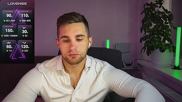 Snapshot of Sweeet__boy chatting on 8, 10, 2025 Sweeet boy online show from 8, 10, 2025