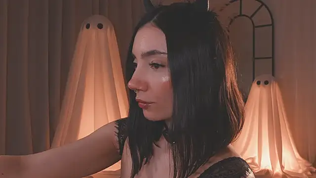 AmyArmstrong online show from 12, 10, 2025