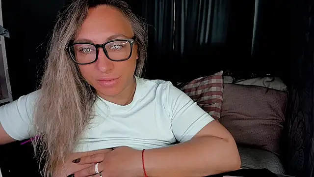 Snapshot of CumOnMy_Tits chatting on 1, 10, 2025 CumOnMy Tits online show from 1, 10, 2025