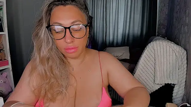 Snapshot of CumOnMy_Tits chatting on 11, 10, 2025 CumOnMy Tits online show from 11, 10, 2025