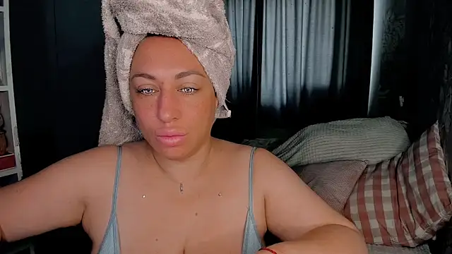 Snapshot of CumOnMy_Tits chatting on 15, 10, 2025 CumOnMy Tits online show from 15, 10, 2025