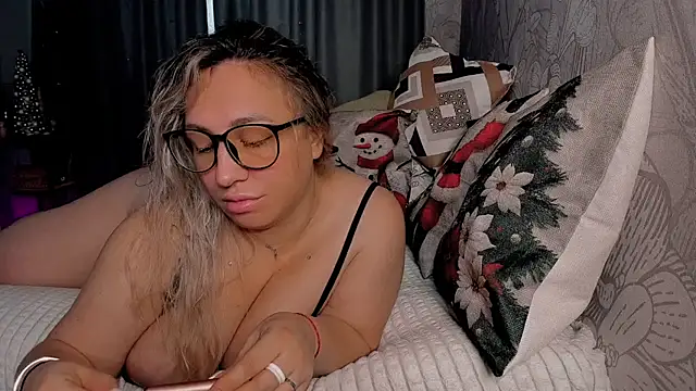 Snapshot of CumOnMy_Tits chatting on 4, 12, 2025 CumOnMy Tits online show from 4, 12, 2025