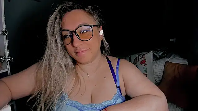 Snapshot of CumOnMy_Tits chatting on 28, 4, 2026 CumOnMy Tits online show from 28, 4, 2026