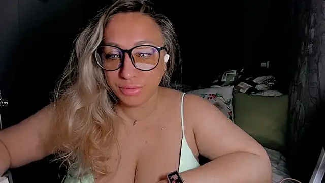 Snapshot of CumOnMy_Tits chatting on 6, 5, 2026 CumOnMy Tits online show from 6, 5, 2026