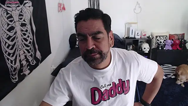 soyelcarlitos  online show from 7, 4, 2026